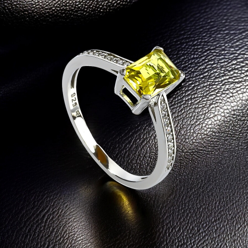 Anillo de Compromiso Corte Esmeralda Alejandrita Amarilla