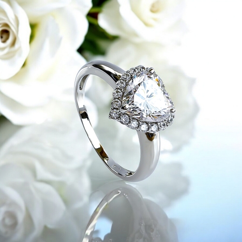 Hermoso Anillo de Compromiso en Plata de Ley 925 Corazón
