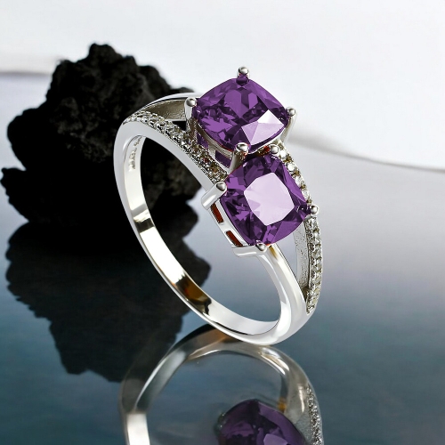 Anillo de Plata de Ley Con Amatista