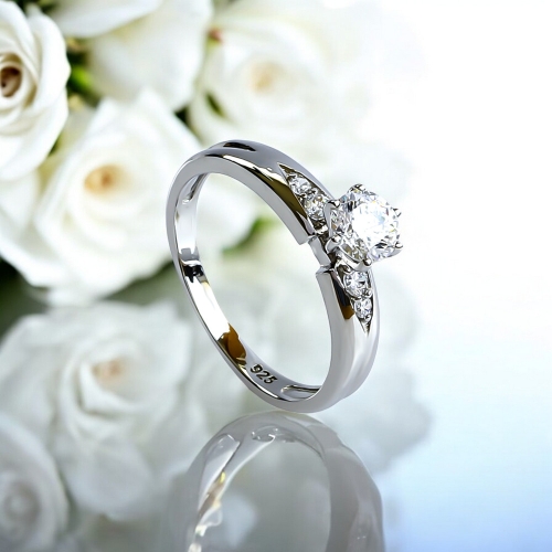 Hermoso Anillo en Corte Redondo Con Plata