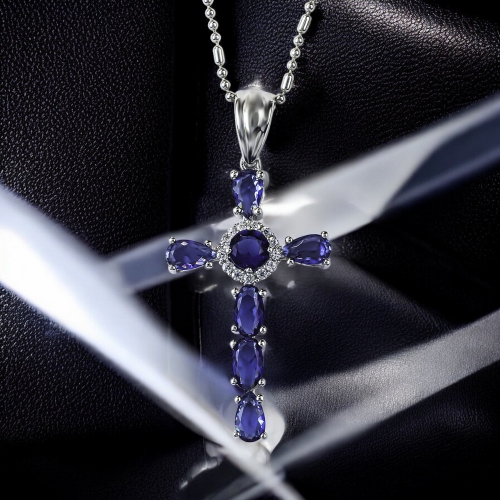 Bella Cruz de Plata Con Piedras Preciosas de Tanzanita y Zirconia