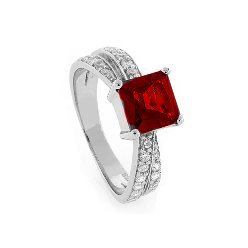 Anillo en Plata de Ley .925 con Rubí