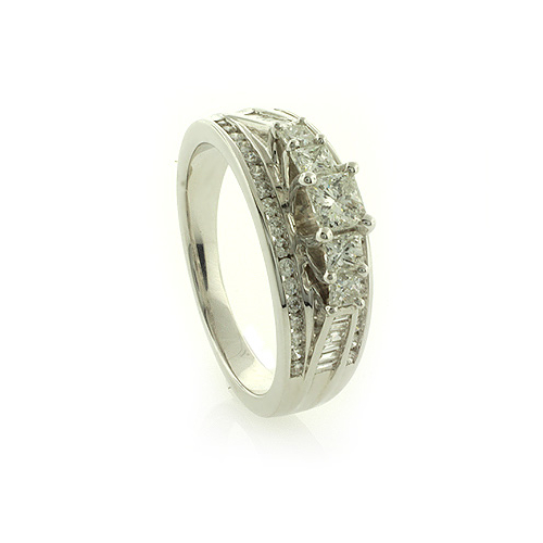 Anillo de Compromiso con Diamantes en Oro Blanco 18k