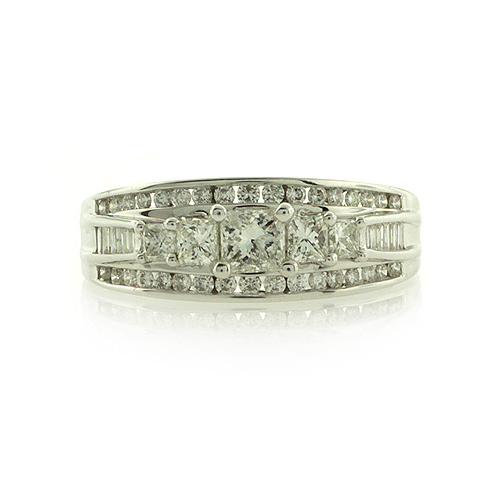 Anillo de Compromiso con Diamantes en Oro Blanco 18k