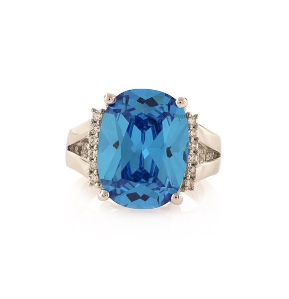 Anillo de Plata de Ley con Topacio Azul