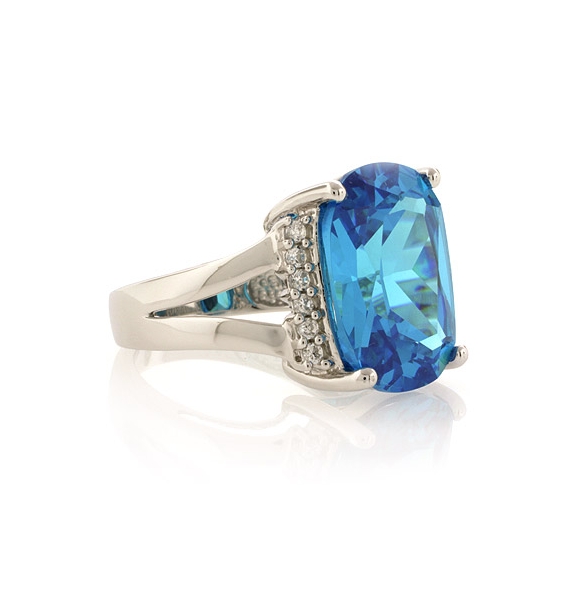 Anillo de Plata de Ley con Topacio Azul
