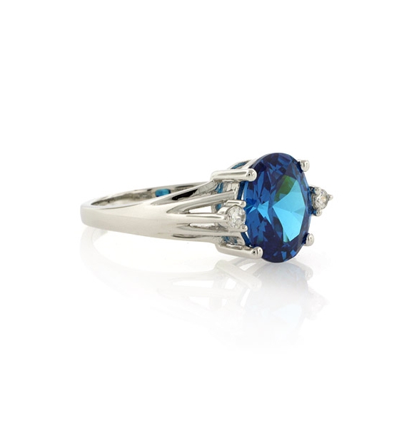 Anillo de Plata Esterlina con Topacio Azul
