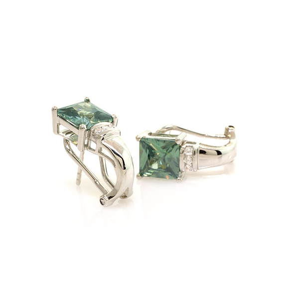 Elegantes Aretes de Plata .925 con Alejandrita Bicolor