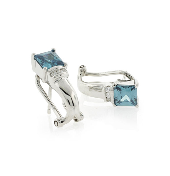 Elegantes Aretes de Plata .925 con Alejandrita Bicolor