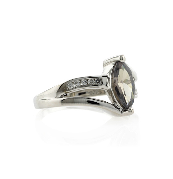 Anillo de Alejandrita Bicolor en Plata de Ley