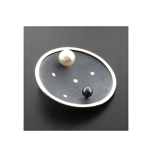 Dije de Plata Oxidada con Perlas