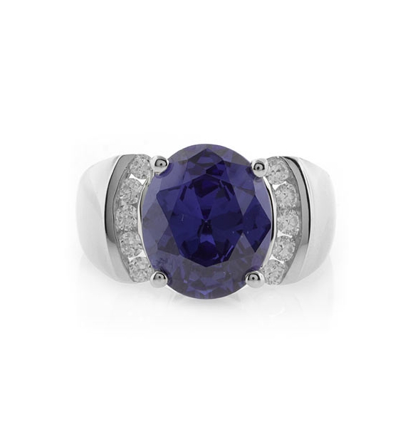 Anillo de Plata de Ley con una Gema de Tanzanita