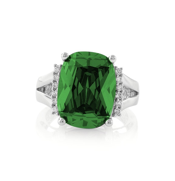 Hermoso Anillo de Plata .925 con una Piedra de Esmeralda