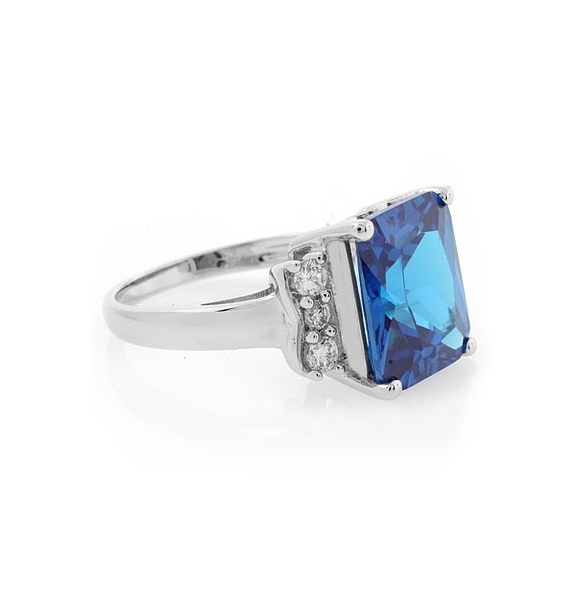 Magnifico Anillo de Plata con Topacio Azul