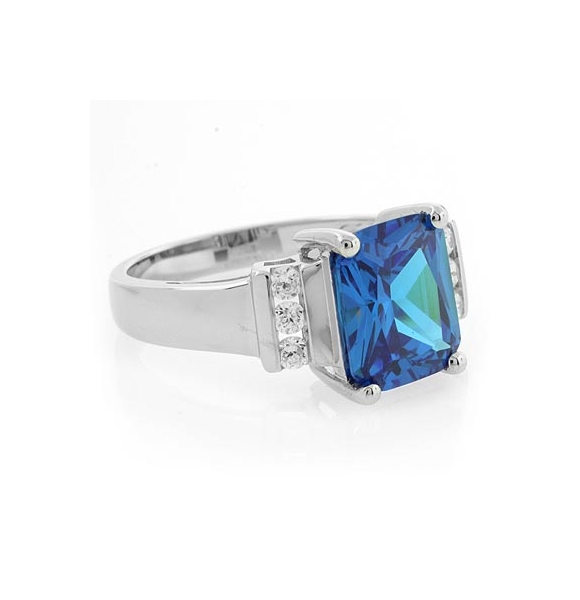 Anillo de Plata .925 con una Gema de Topacio Azul