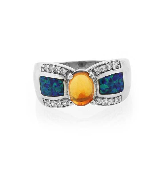 Anillo de Plata con una Gema Genuina de Ópalo