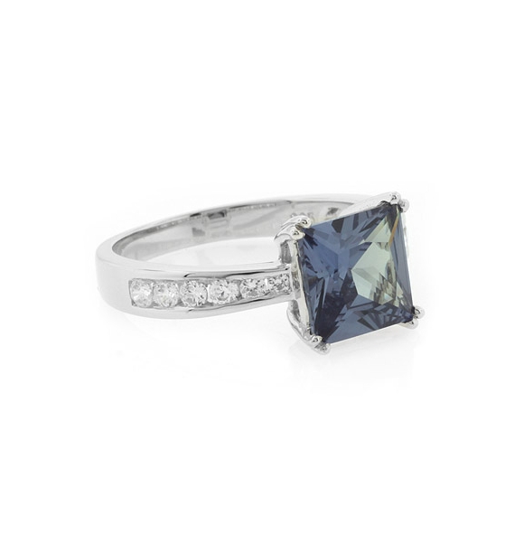 Anillo de Plata .925 con Alejandrita Bicolor