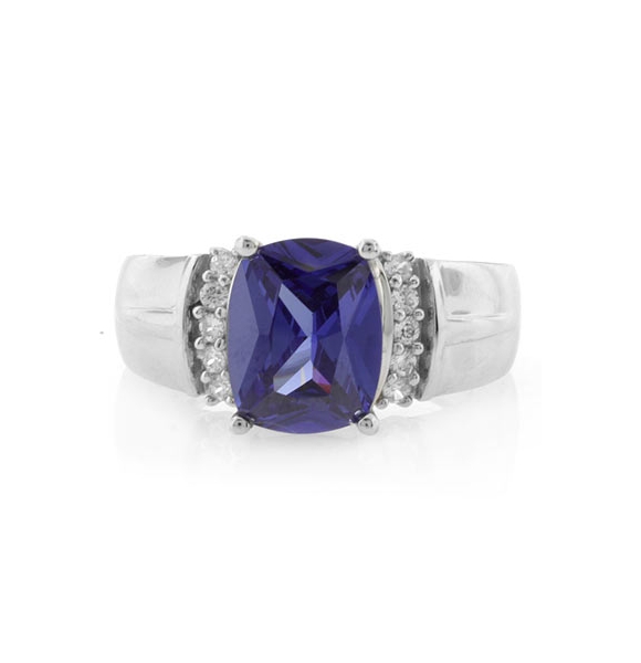 Anillo de Plata con Tanzanita en Corte Esmeralda