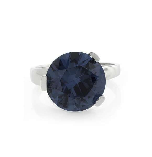 Anillo de Alejandrita en un Diseño Clásico