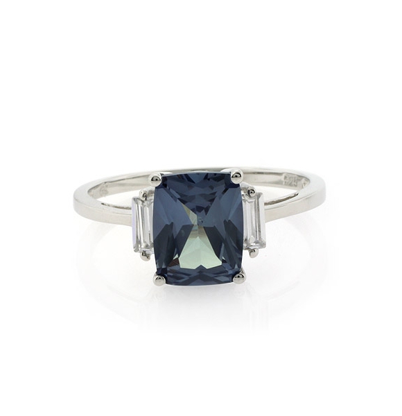 Espectacular Anillo de Plata con Alejandrita Bicolor