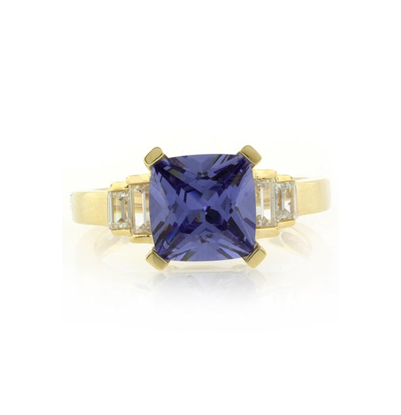 Moderno Anillo de Plata con Tanzanita y Chapa de Oro