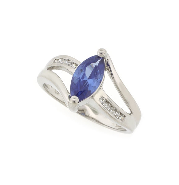 Anillo de Plata de Ley y Tanzanita