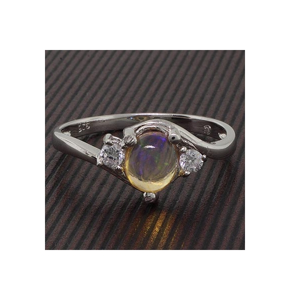 Anillo de Plata con Ópalo de Fuego Natural