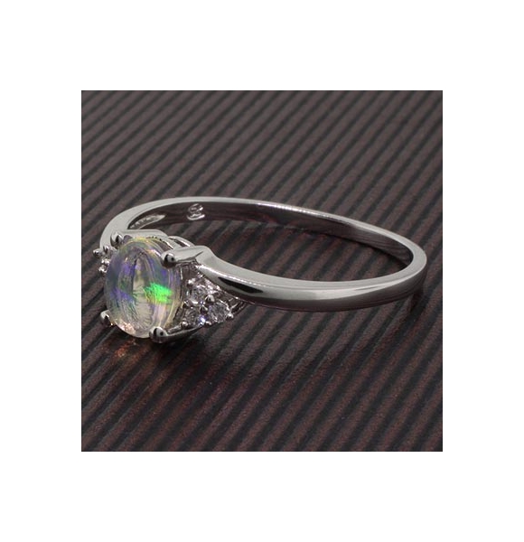 Anillo de Plata con una Pedra de Opalo de Fuego Genuino