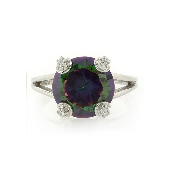 Anillo de Plata con Topacio Místico en un Diseño Clásico