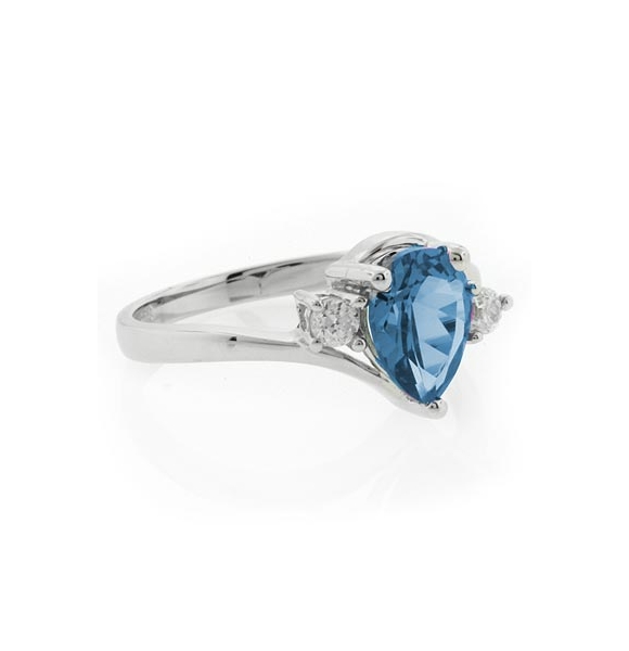 Hermoso Anillo de Topacio Azul
