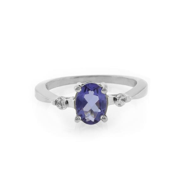 Anillo de Plata y Tanzanita en un Diseño Clásico