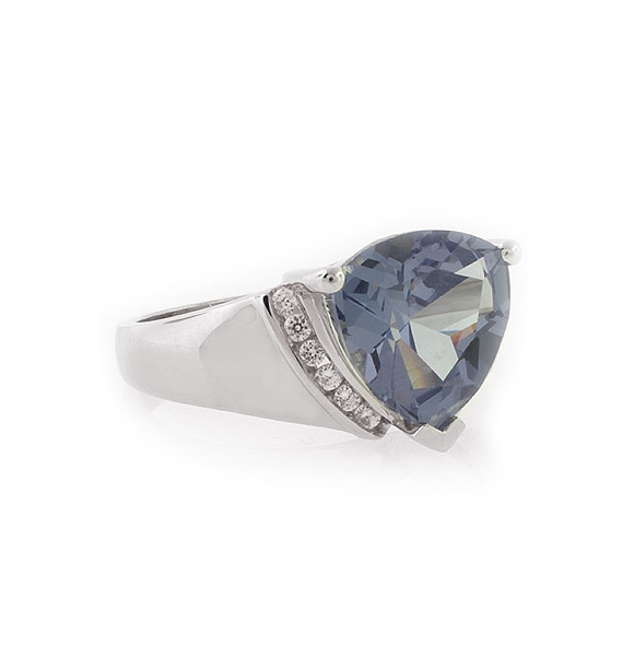 Anillo de Plata con Alejandrita y Diamantes Sintéticos