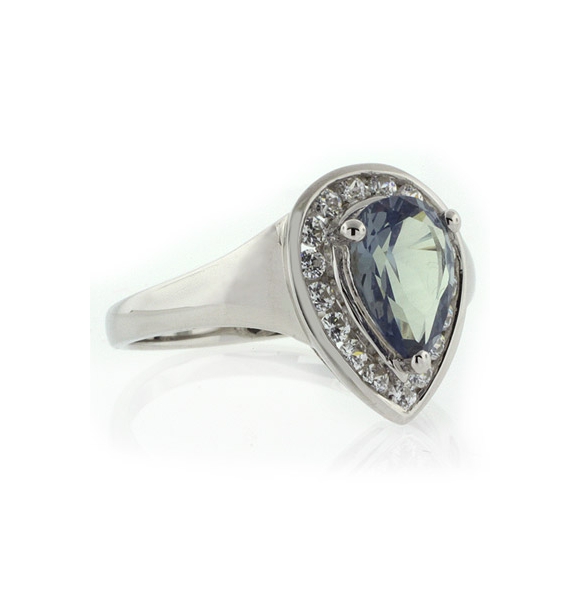 Anillo de Alejandrita Bicolor en Corte de Pera