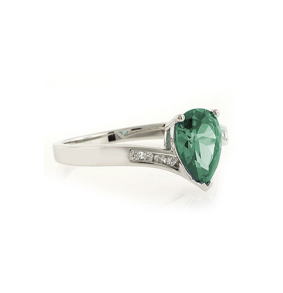 Anillo de Alejandrita en Corte de Pera