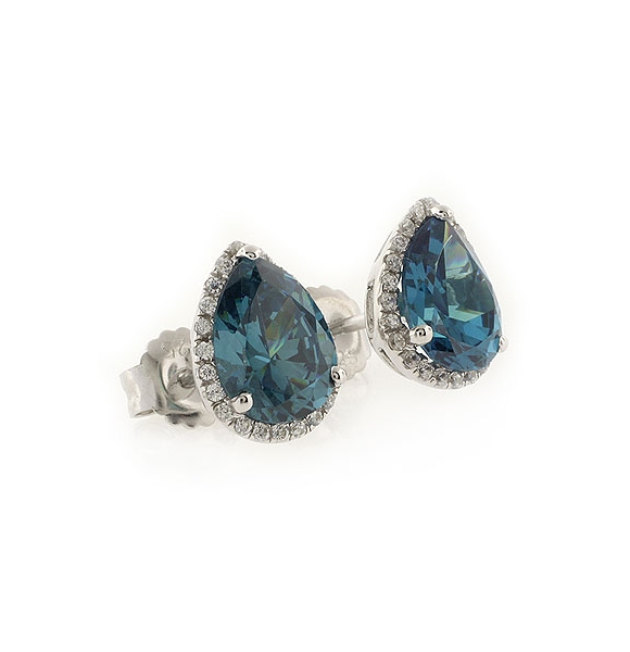Preciosos Aretes de Alejandrita ( Azul a Verde ) en Plata .925