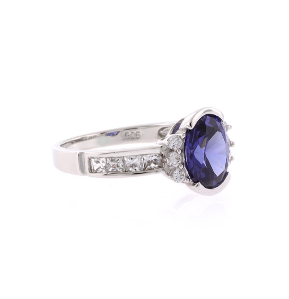 Precioso Anillo de Plata de Ley con Tanzanita