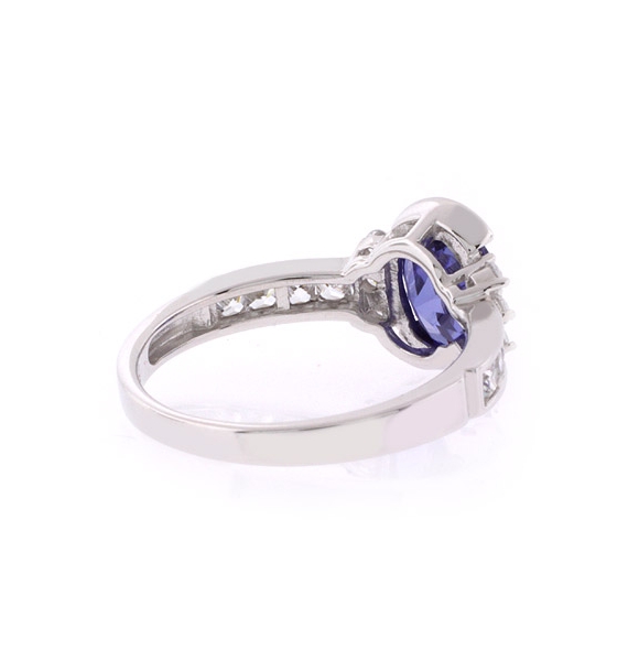 Anillo de Plata con Tanzanita en Corte Ovalado