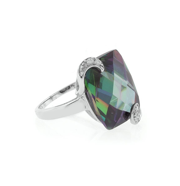 Magnifico Anillo de Plata .925 con Topacio Místico