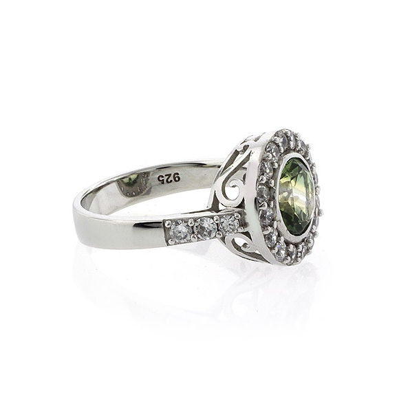 Anillo de Plata y Turmalina en un Diseño Antiguo