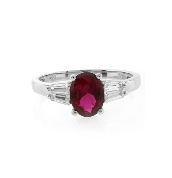 Anillo de Plata .925 con una Gema de Rubí