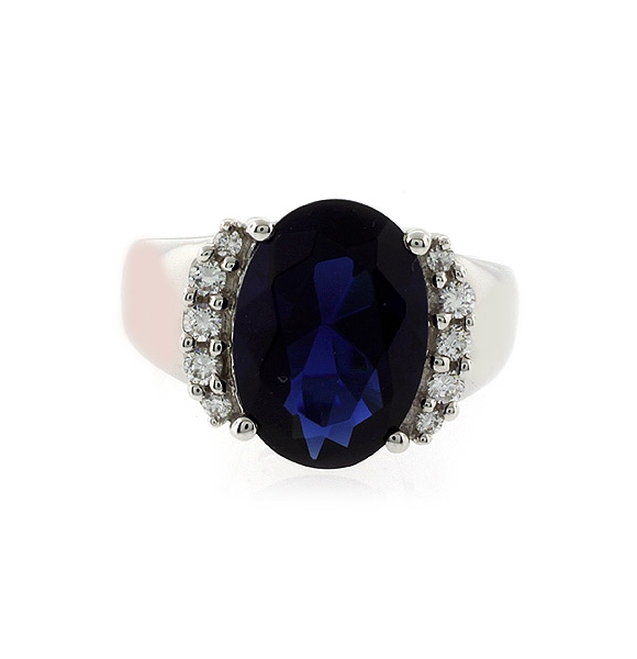 Anillo de Plata de Ley con Zafiro Azul