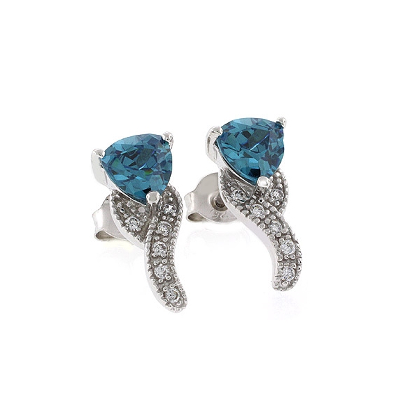 Elegantes Aretes de Alejandrita Bicolor ( Azul a Verde ) en Plata .925