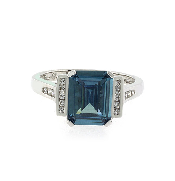 Anillo de Plata Fina con Alejandrita ( Rosa/Morado )