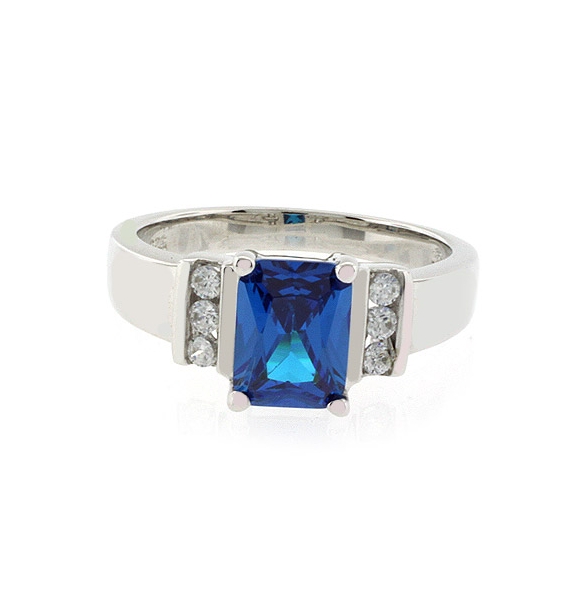 Anillo de Plata Fina con Topacio Azul