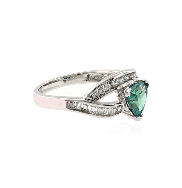 Anillo de Plata Fina con Alejandrita Bicolor ( Verde/Azul )