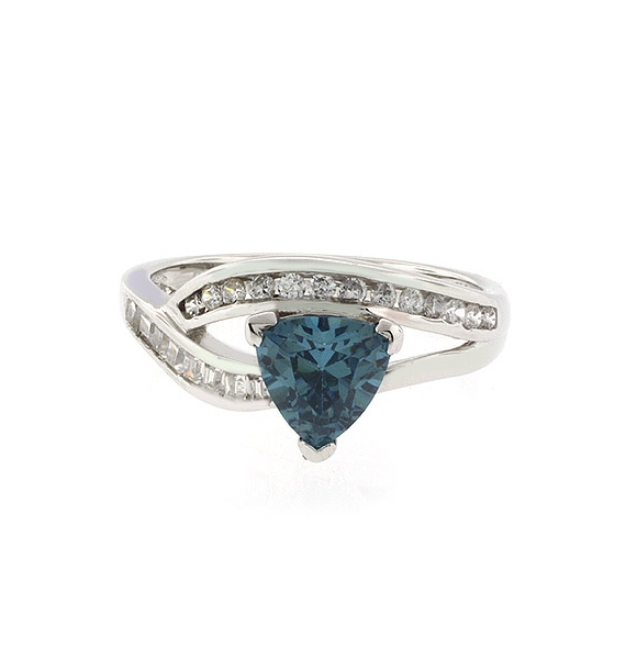 Anillo de Plata Fina con Alejandrita Bicolor ( Verde/Azul )