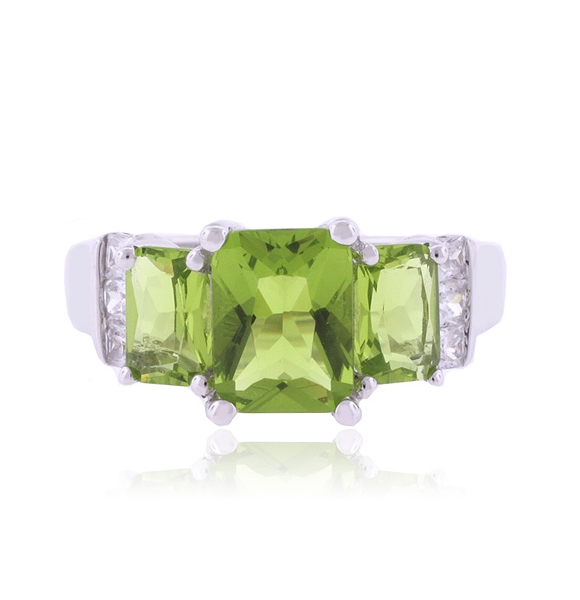 Hermoso Anillo de Plata .925 con 3 Gemas de Peridoto