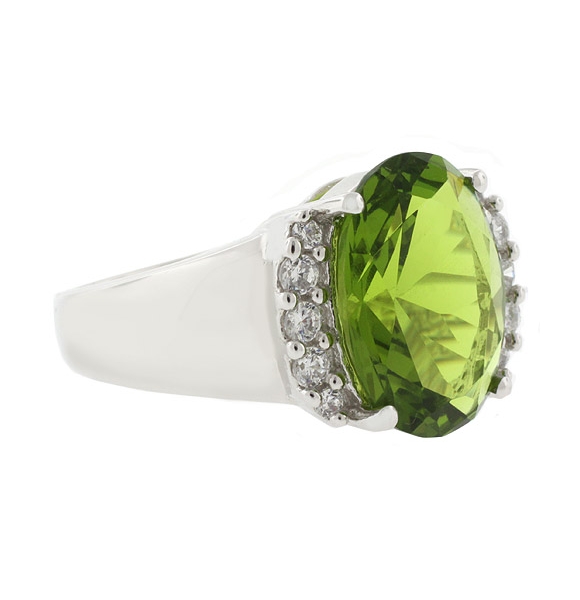 Anillo Lujoso de Peridoto en Plata de Ley