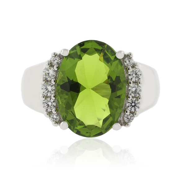 Anillo Lujoso de Peridoto en Plata de Ley