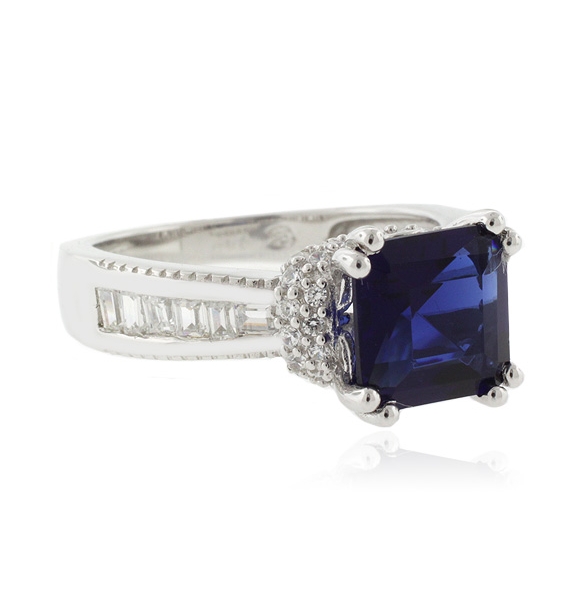 Anillo Lujoso de Zafiro en Plata .925